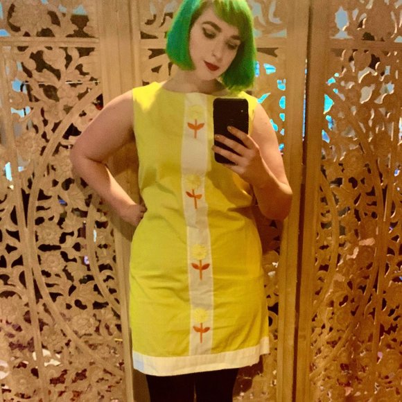 Vintage Dresses & Skirts - Vintage Yellow Mod Flower Shift Dress